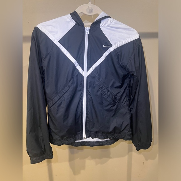 Nike kids windbreaker jacket 
Size XL - Picture 2 of 4